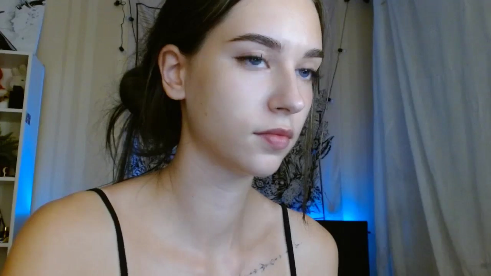 Gallery image thumbnail from ElsieF_'s myfreecams stream on, 08/11/2024, 18:51 image 3 of 20