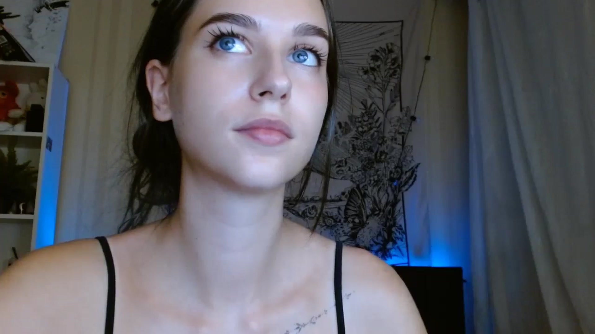 Gallery image thumbnail from ElsieF_'s myfreecams stream on, 08/11/2024, 18:51 image 16 of 20