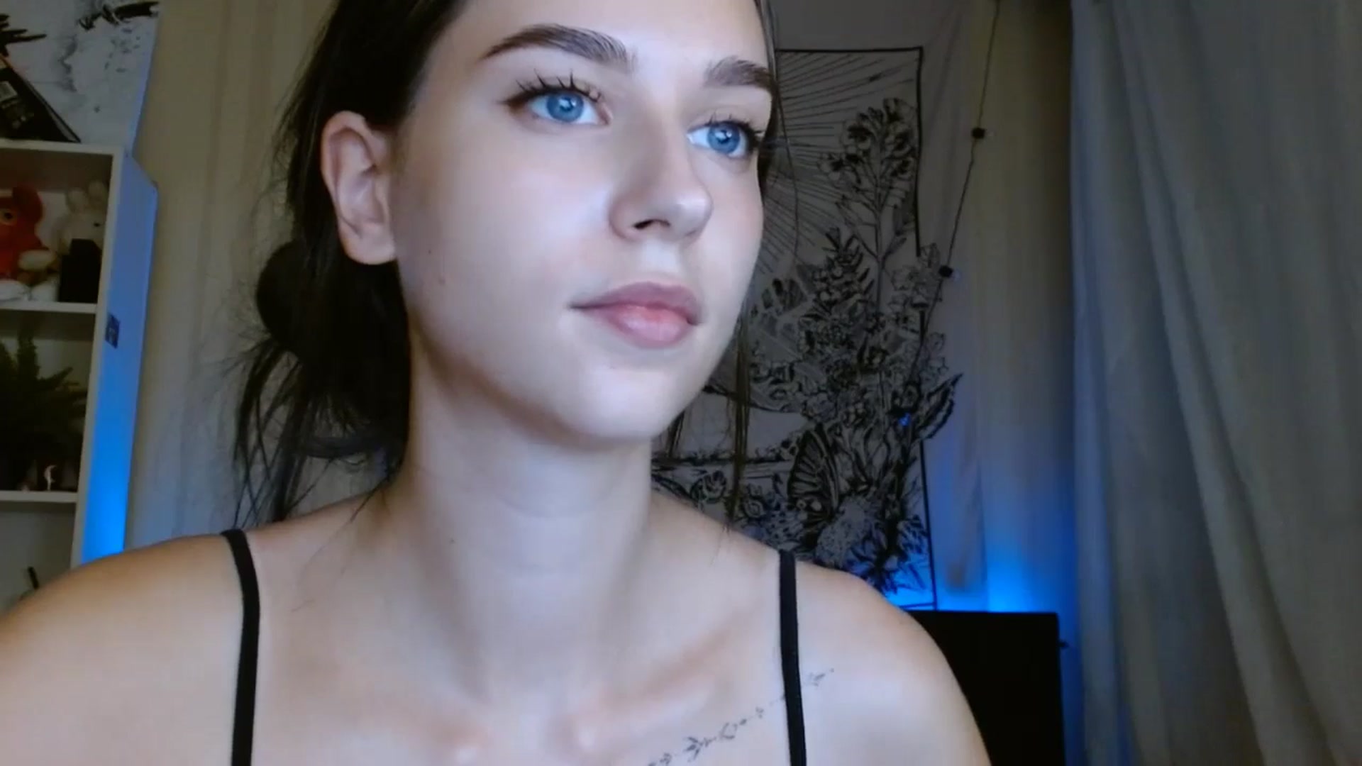 Gallery image thumbnail from ElsieF_'s myfreecams stream on, 08/11/2024, 18:51 image 18 of 20