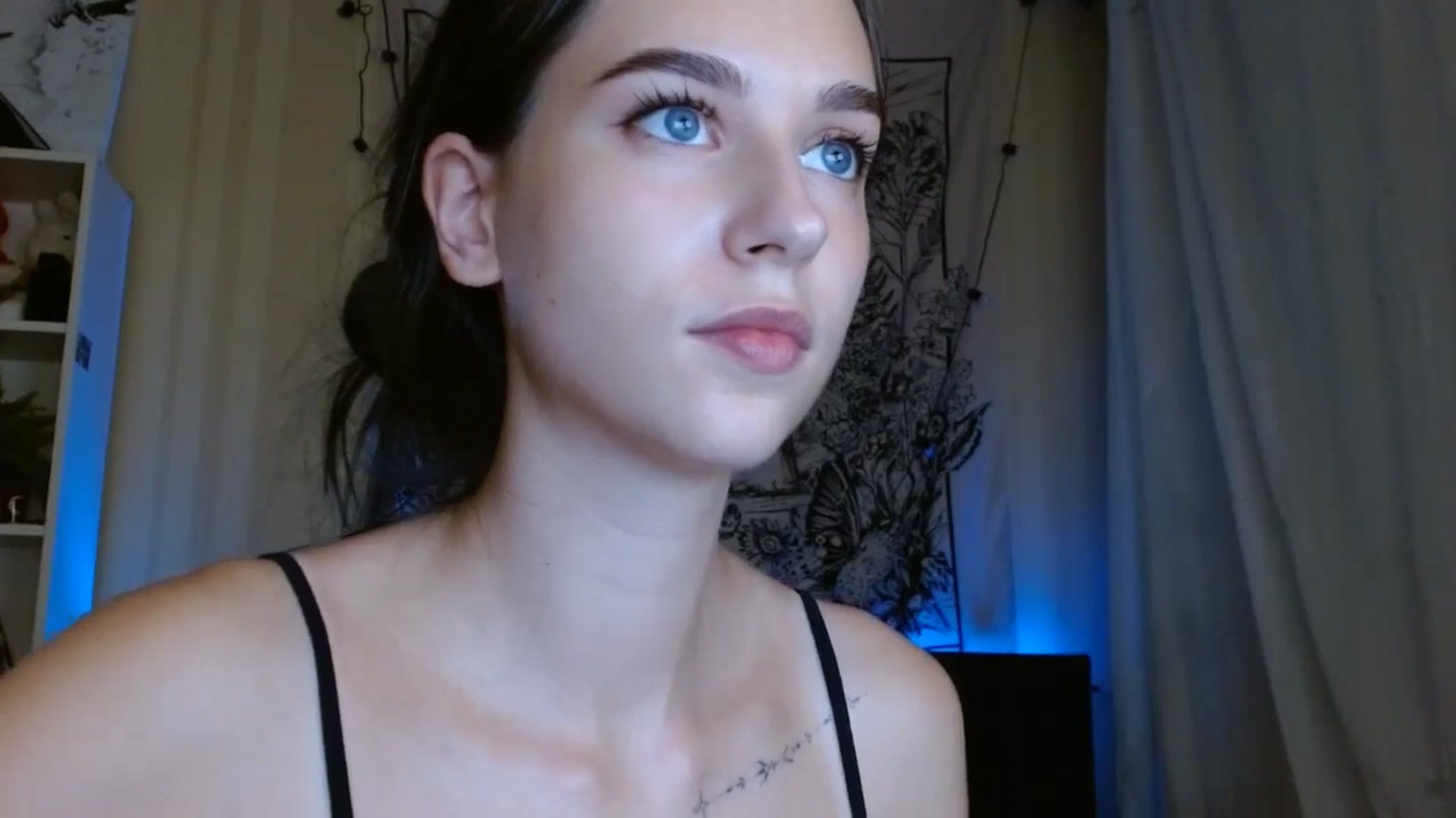 Gallery image thumbnail from ElsieF_'s myfreecams stream on, 08/11/2024, 18:51 image 7 of 20