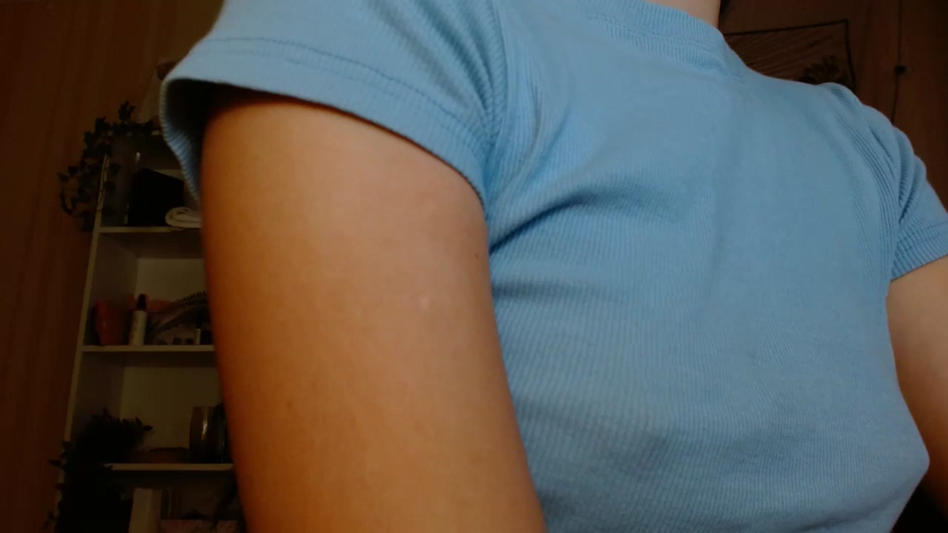Gallery image thumbnail from ElsieF_'s myfreecams stream on, 08/12/2024, 22:15 image 13 of 20