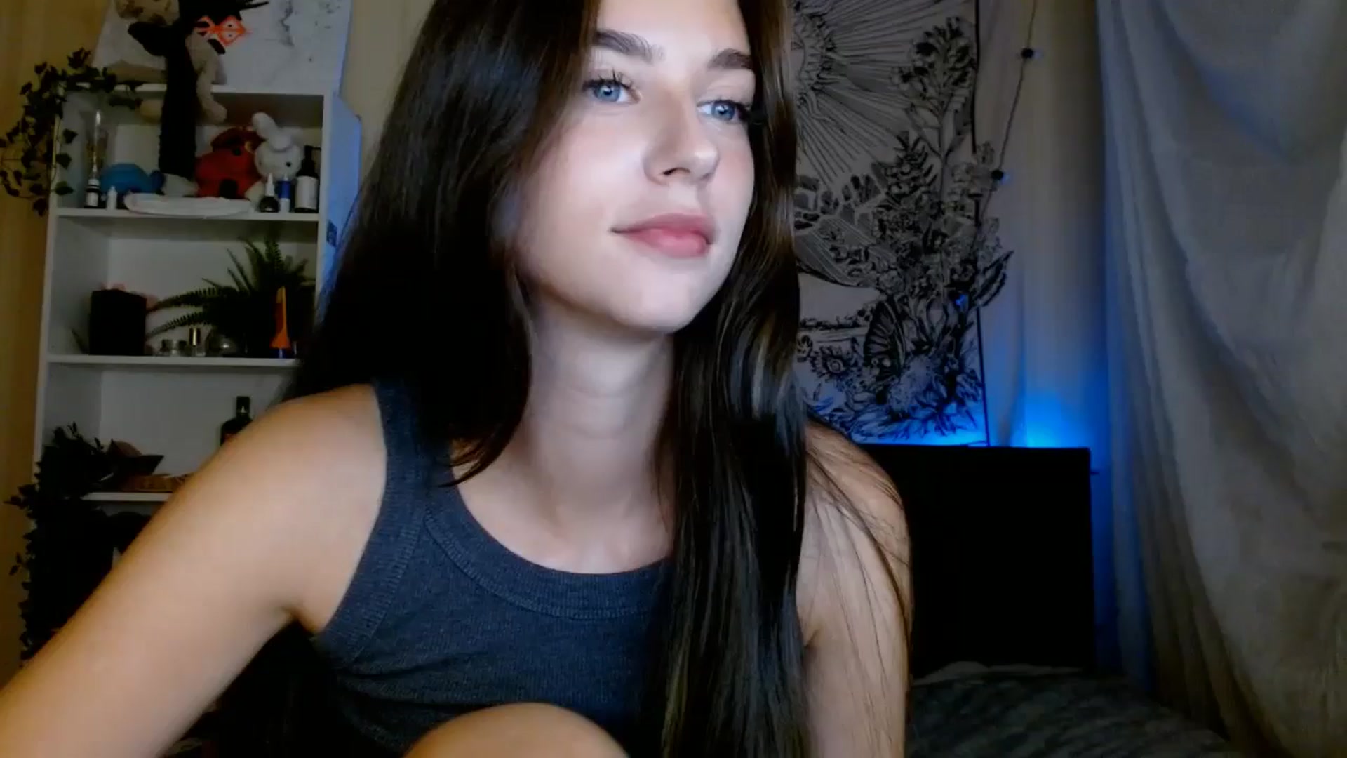 Gallery image thumbnail from ElsieF_'s myfreecams stream on, 09/21/2024, 18:39 image 16 of 20