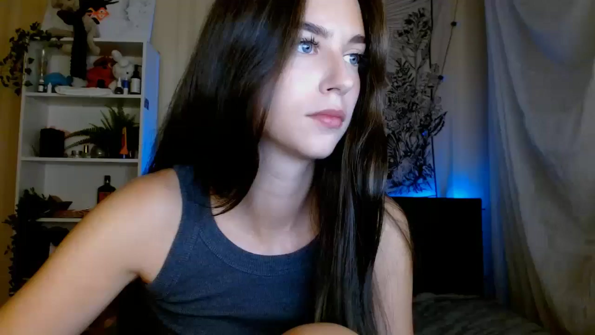 Gallery image thumbnail from ElsieF_'s myfreecams stream on, 09/21/2024, 18:39 image 14 of 20