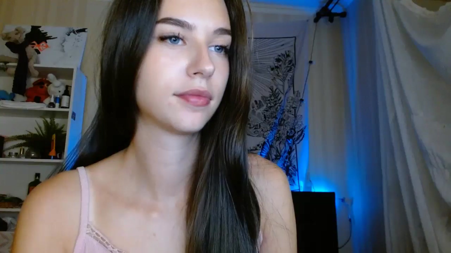 Gallery image thumbnail from ElsieF_'s myfreecams stream on, 09/22/2024, 21:31 image 9 of 20