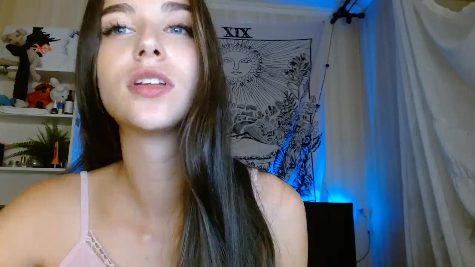Gallery image thumbnail from ElsieF_'s myfreecams stream on, 09/22/2024, 21:31 image 12 of 20