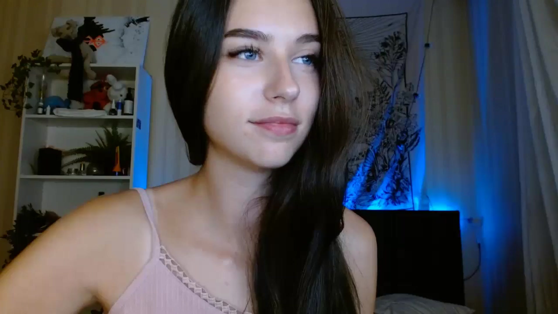 Gallery image thumbnail from ElsieF_'s myfreecams stream on, 09/22/2024, 21:31 image 19 of 20