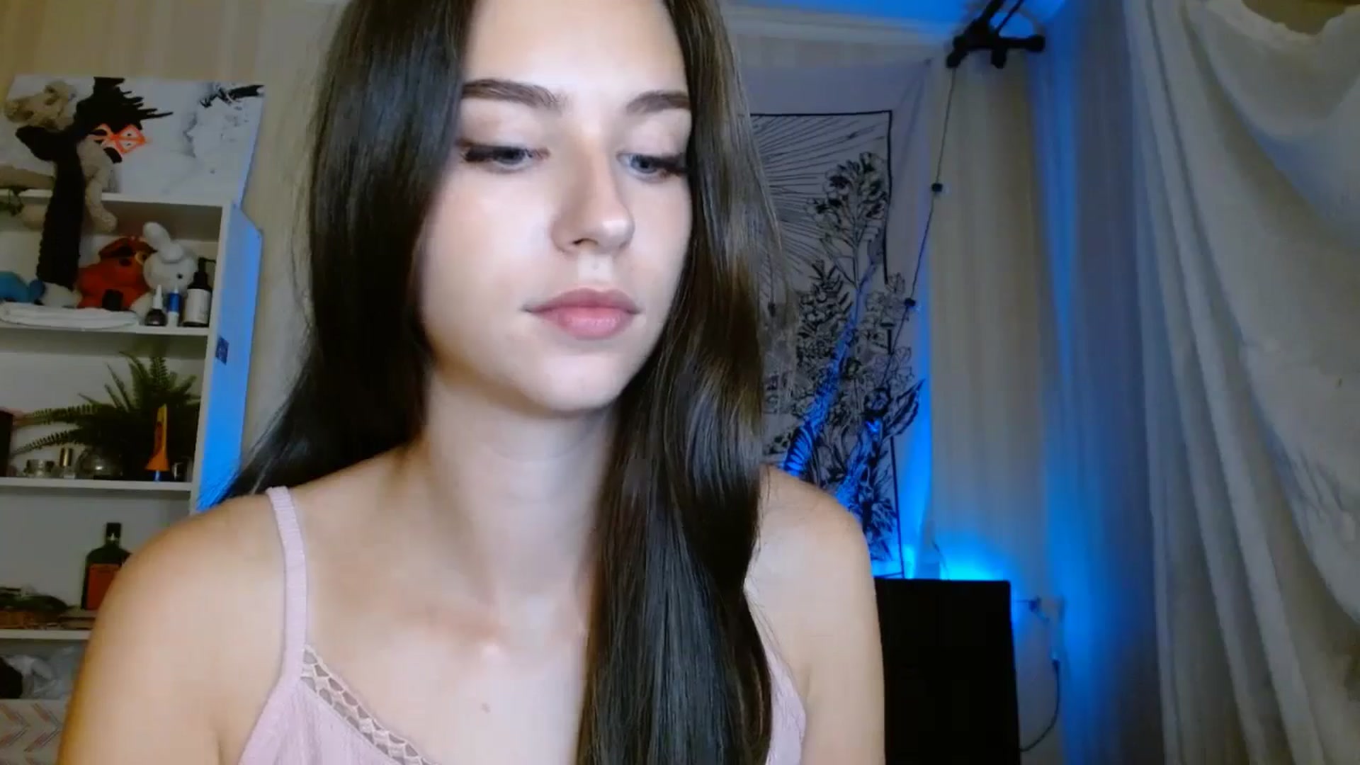 Gallery image thumbnail from ElsieF_'s myfreecams stream on, 09/22/2024, 21:31 image 13 of 20