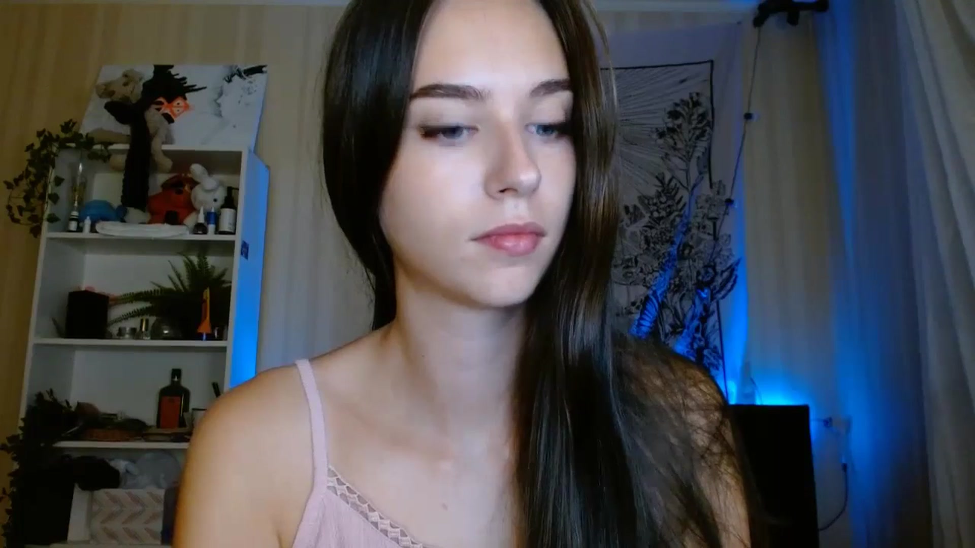 Gallery image thumbnail from ElsieF_'s myfreecams stream on, 09/22/2024, 21:31 image 4 of 20