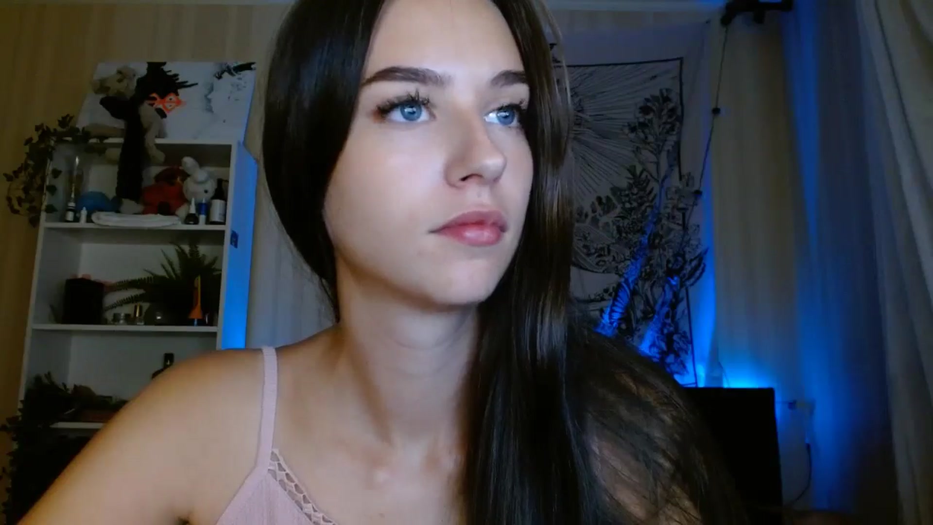 Gallery image thumbnail from ElsieF_'s myfreecams stream on, 09/22/2024, 21:31 image 3 of 20
