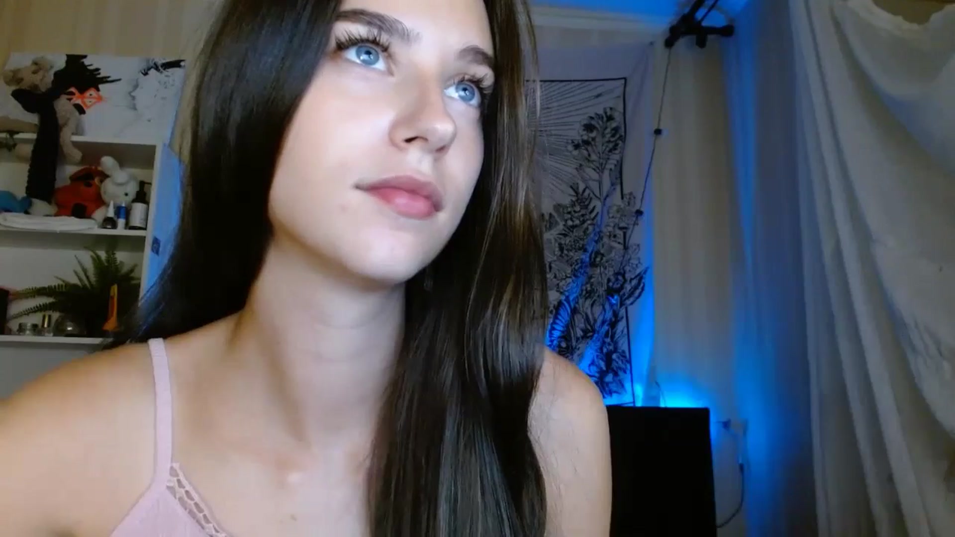 Gallery image thumbnail from ElsieF_'s myfreecams stream on, 09/22/2024, 21:31 image 11 of 20