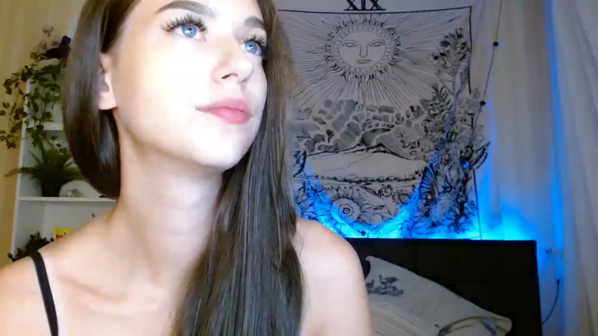 Gallery image thumbnail from ElsieF_'s myfreecams stream on, 09/29/2024, 19:08 image 2 of 20