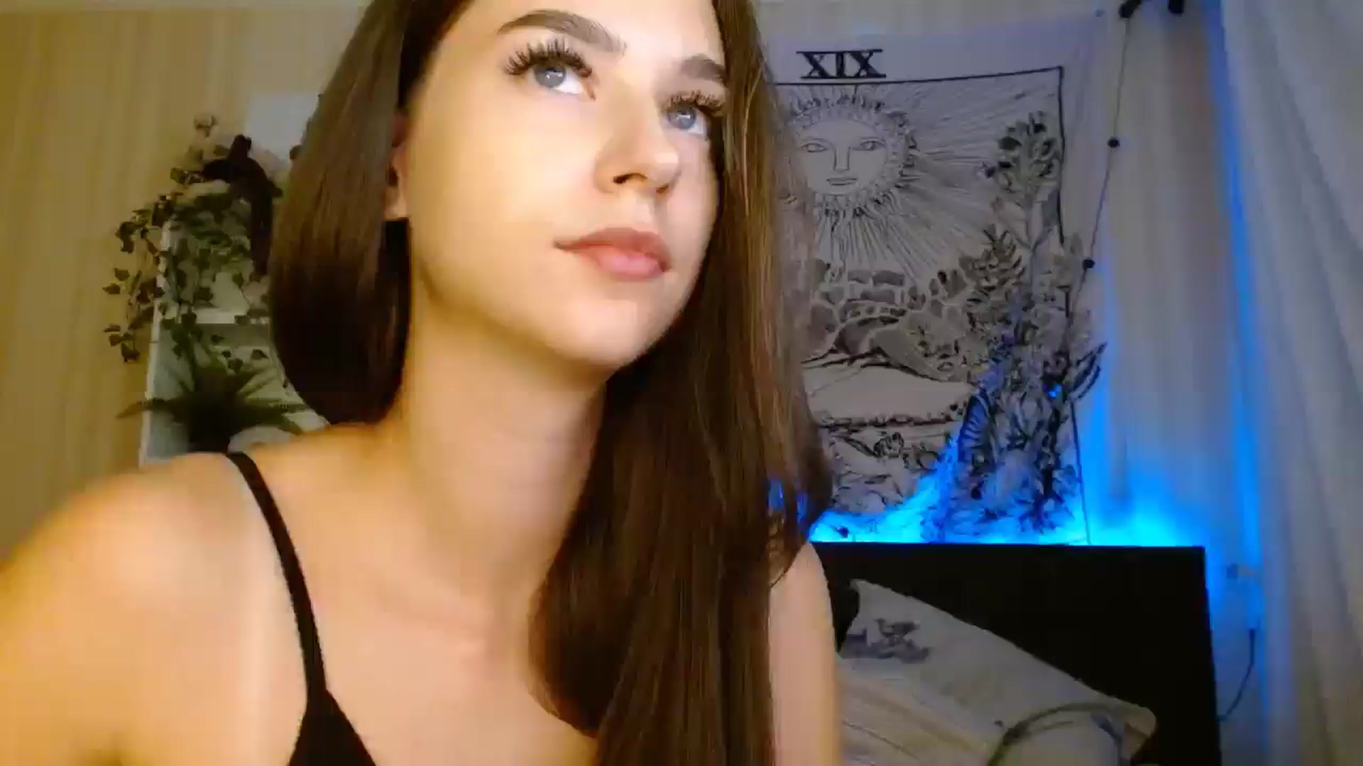 Gallery image thumbnail from ElsieF_'s myfreecams stream on, 09/29/2024, 19:08 image 9 of 20