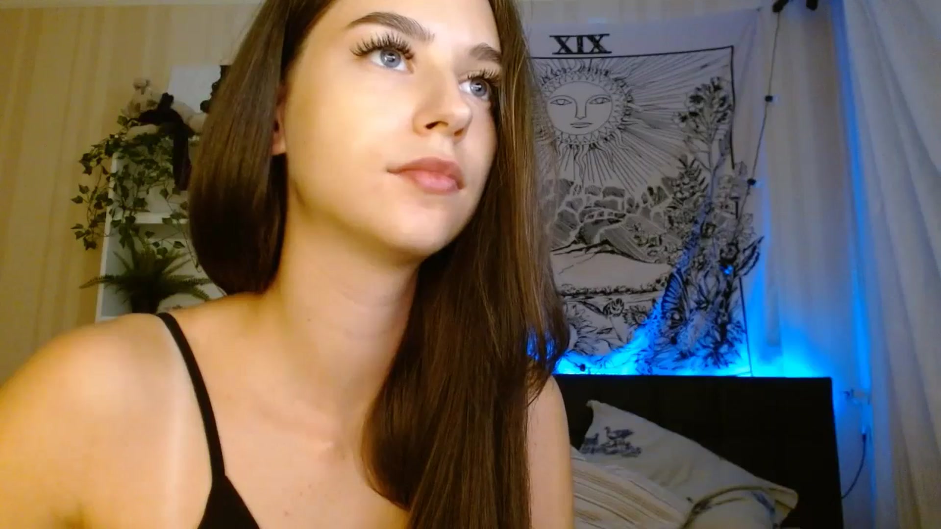 Gallery image thumbnail from ElsieF_'s myfreecams stream on, 09/29/2024, 19:08 image 10 of 20