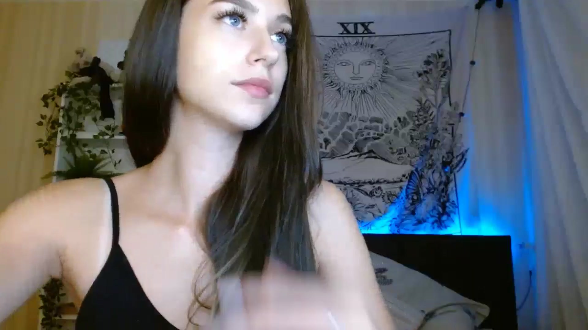 Gallery image thumbnail from ElsieF_'s myfreecams stream on, 09/29/2024, 19:08 image 14 of 20