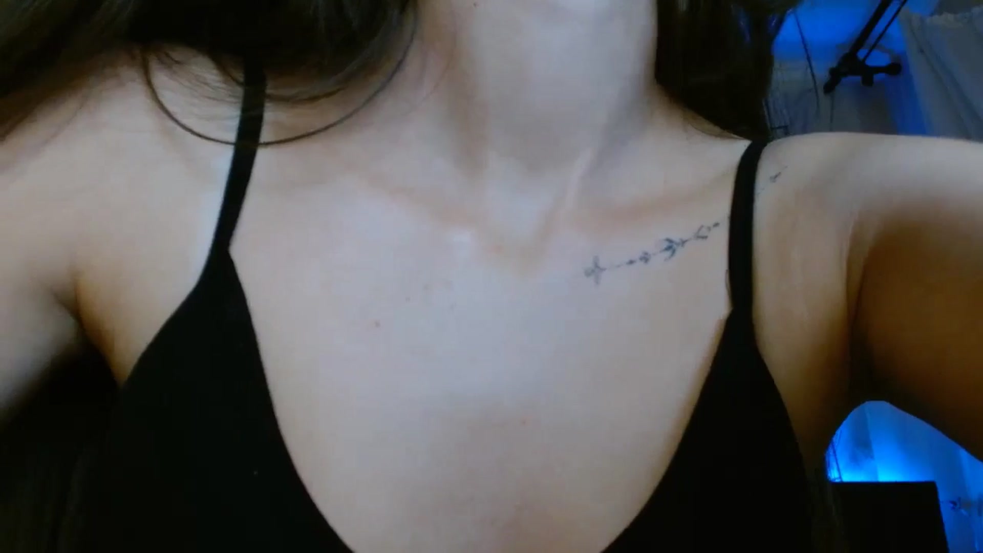 Gallery image thumbnail from ElsieF_'s myfreecams stream on, 09/29/2024, 19:47 image 3 of 20