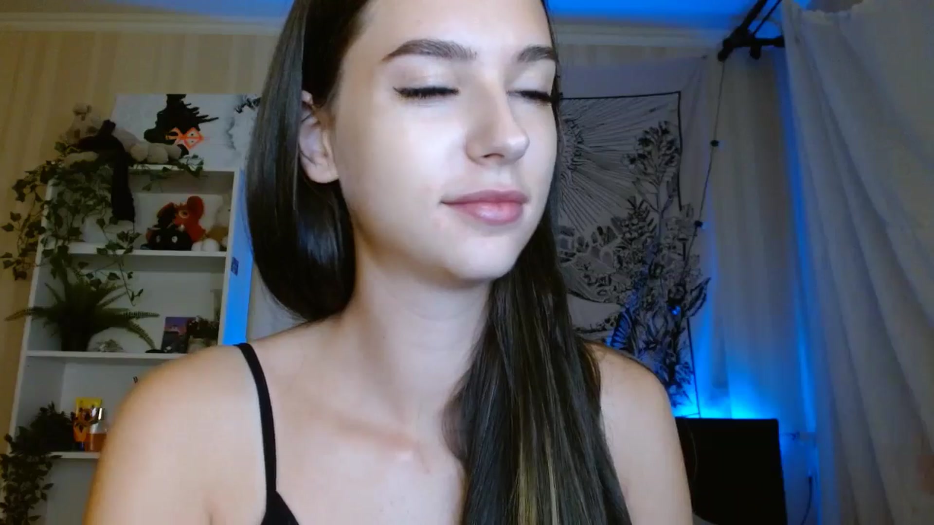 Gallery image thumbnail from ElsieF_'s myfreecams stream on, 09/29/2024, 19:47 image 12 of 20