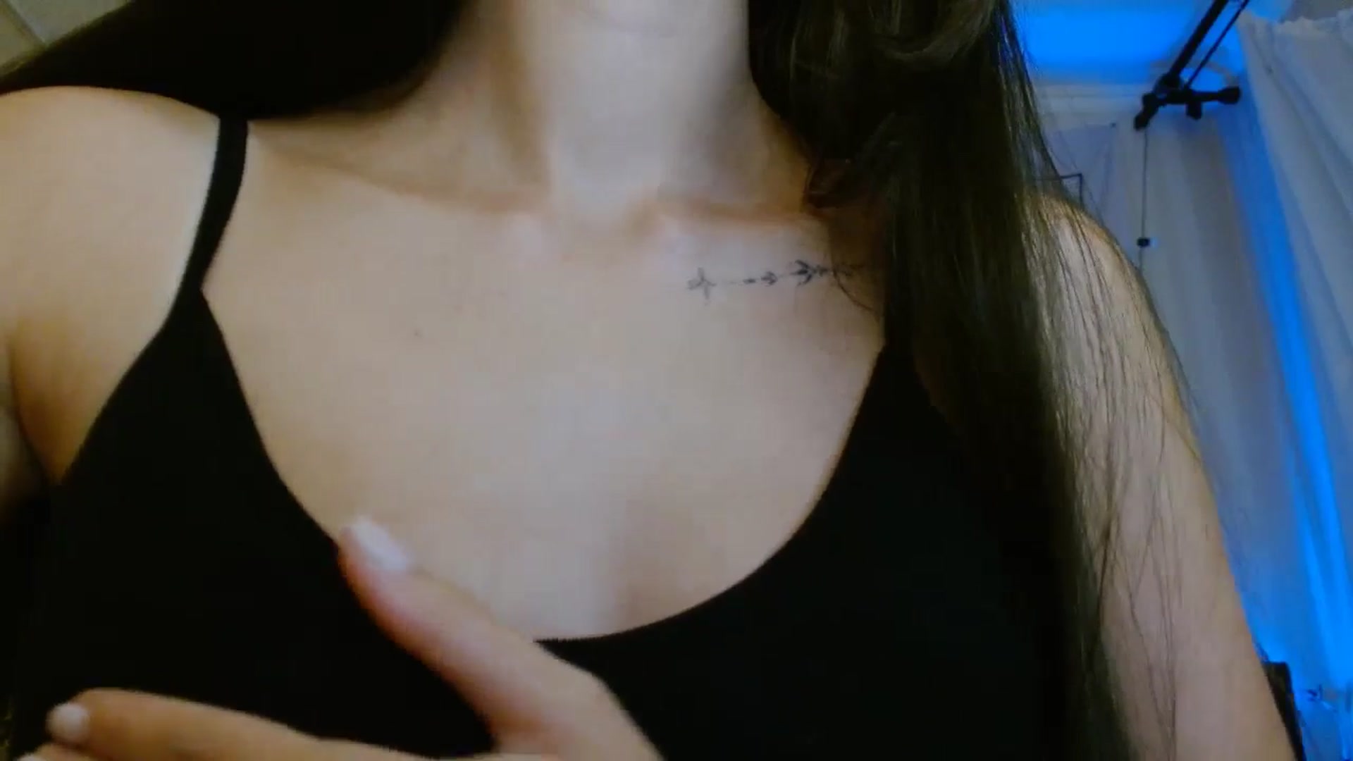 Gallery image thumbnail from ElsieF_'s myfreecams stream on, 09/29/2024, 19:47 image 2 of 20