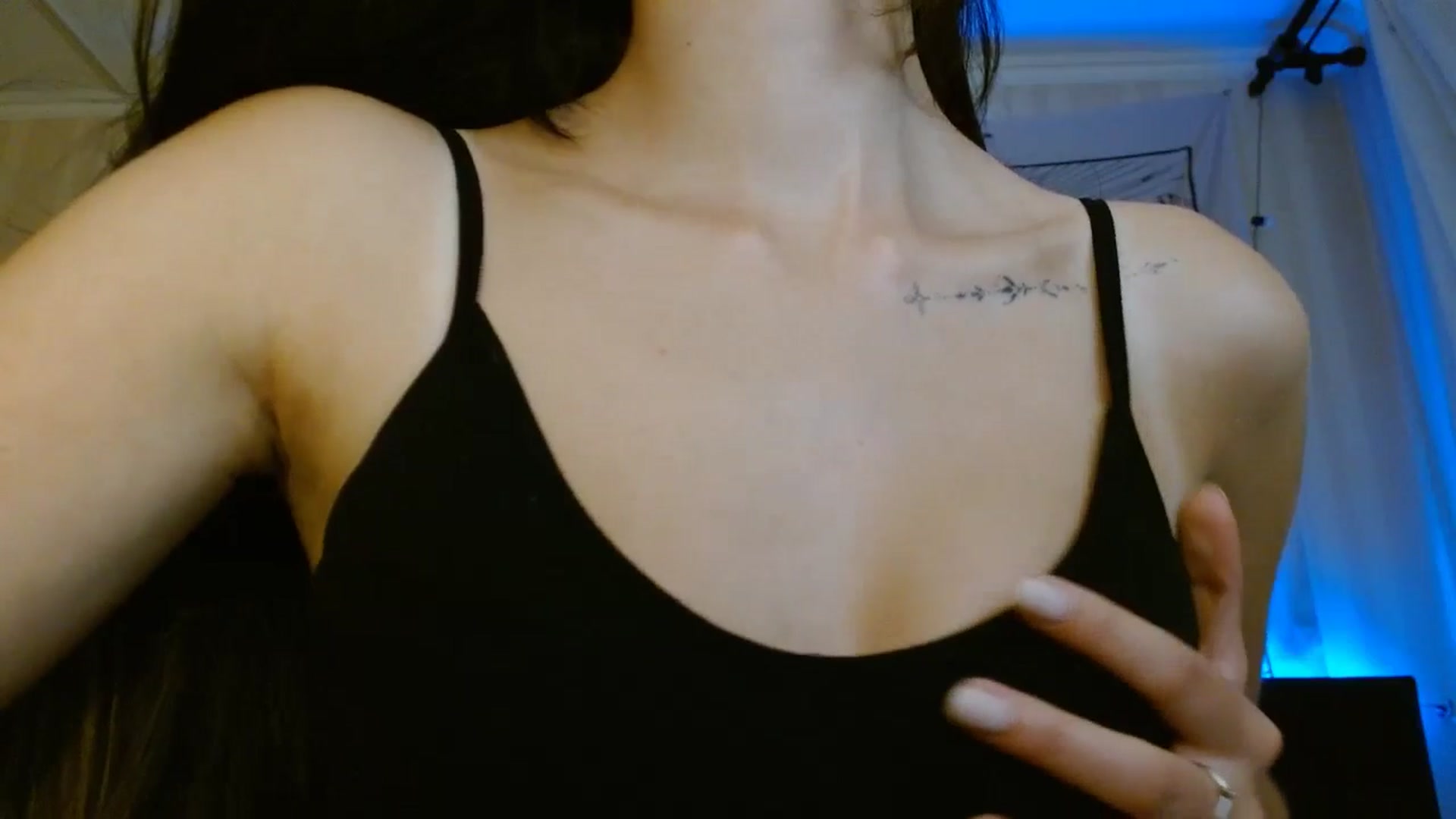 Gallery image thumbnail from ElsieF_'s myfreecams stream on, 09/29/2024, 19:47 image 15 of 20