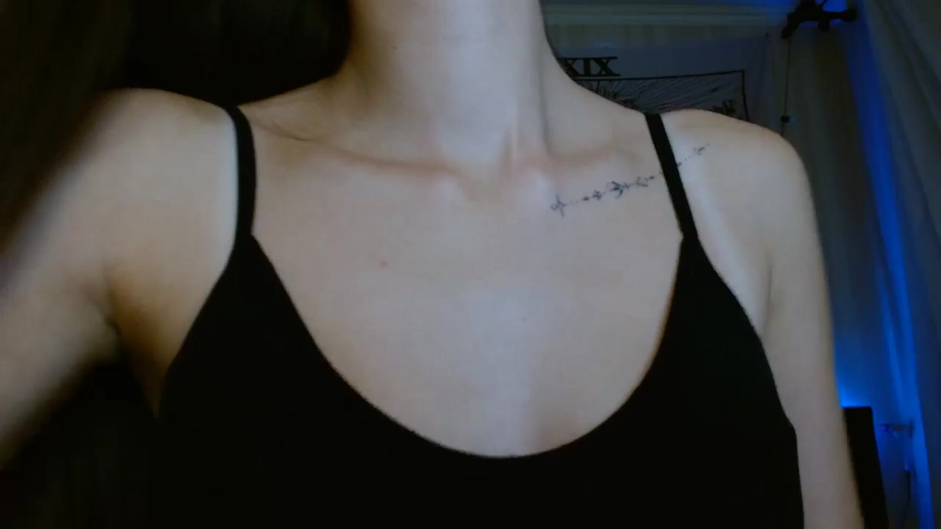 Gallery image thumbnail from ElsieF_'s myfreecams stream on, 09/29/2024, 20:34 image 5 of 20