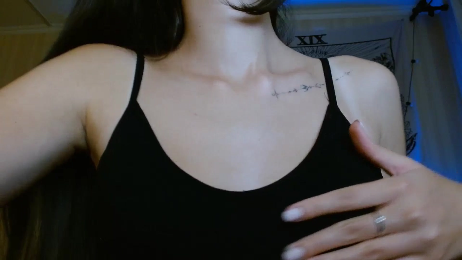 Gallery image thumbnail from ElsieF_'s myfreecams stream on, 09/29/2024, 20:34 image 16 of 20