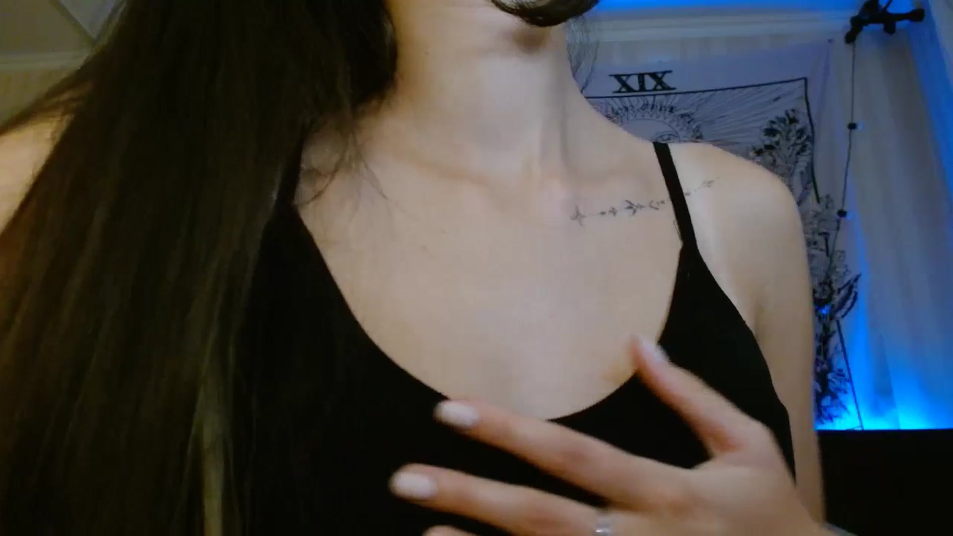 Gallery image thumbnail from ElsieF_'s myfreecams stream on, 09/29/2024, 20:34 image 17 of 20