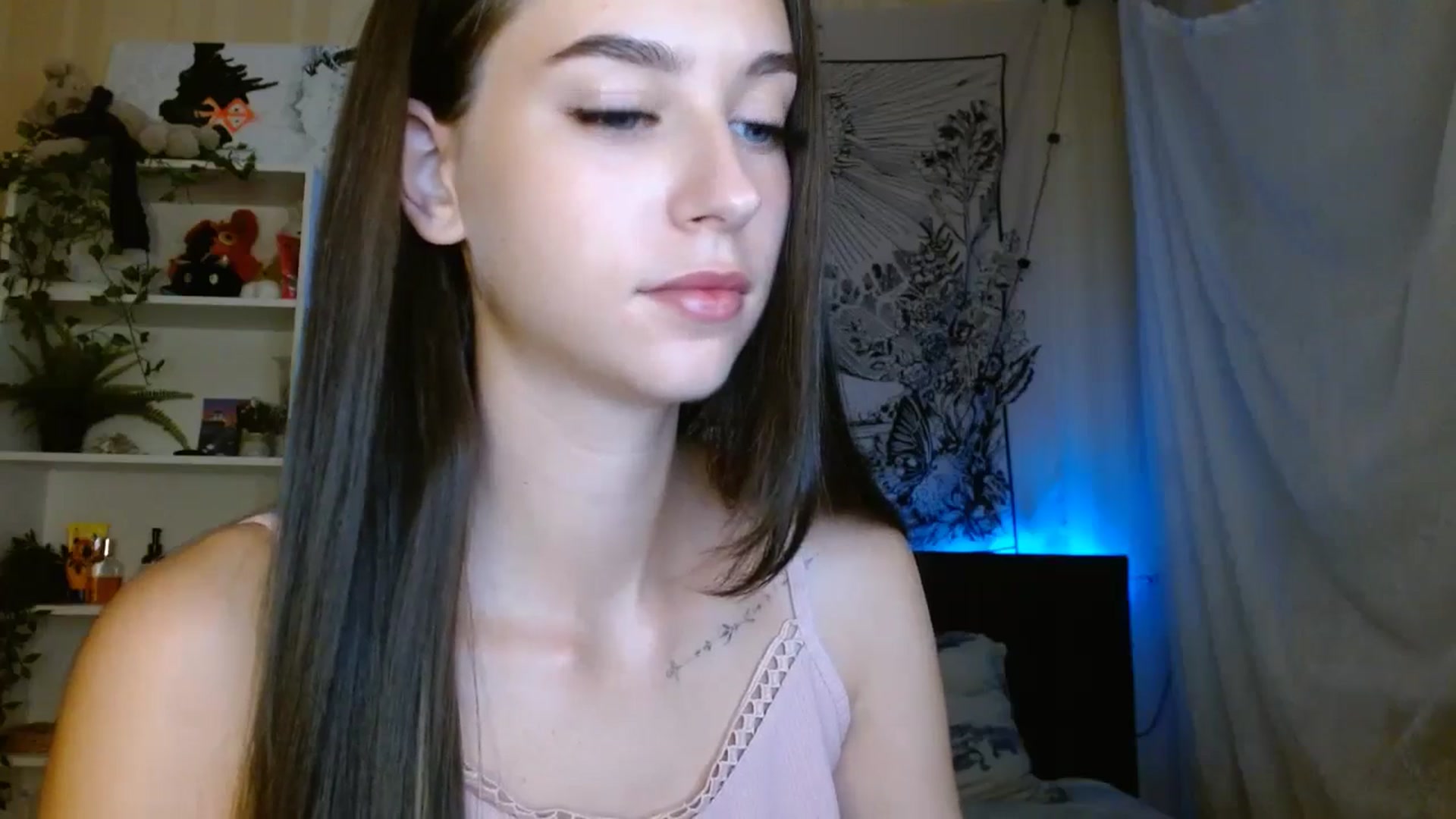 Gallery image thumbnail from ElsieF_'s myfreecams stream on, 09/30/2024, 20:17 image 11 of 20