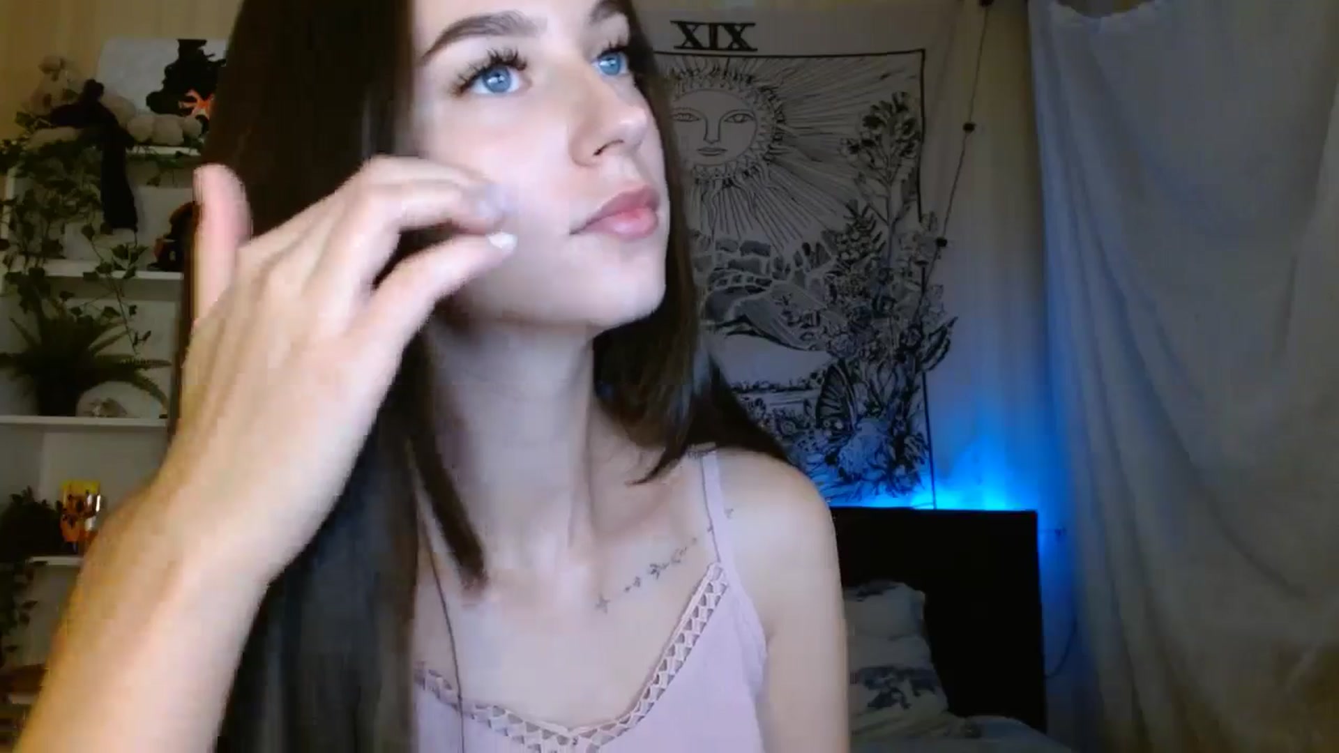 Gallery image thumbnail from ElsieF_'s myfreecams stream on, 09/30/2024, 20:17 image 10 of 20