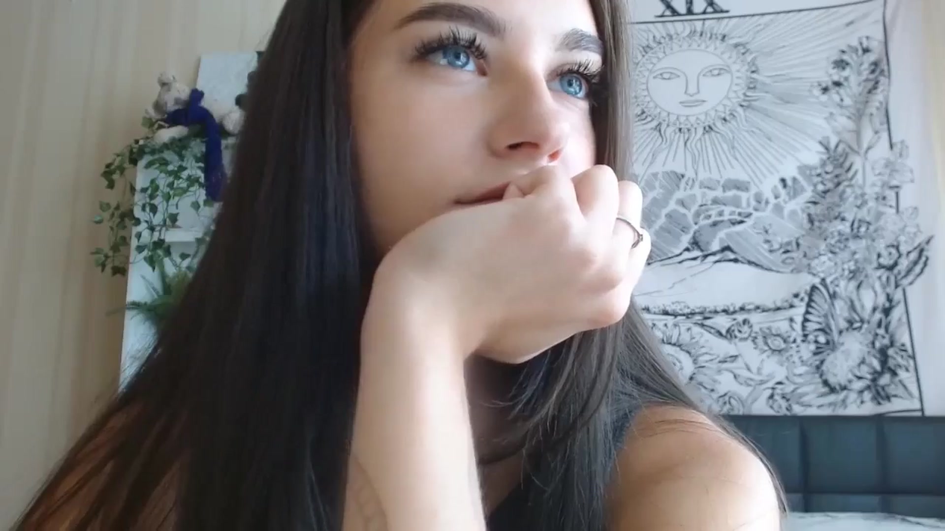 Gallery image thumbnail from ElsieF_'s myfreecams stream on, 10/04/2024, 07:26 image 8 of 20