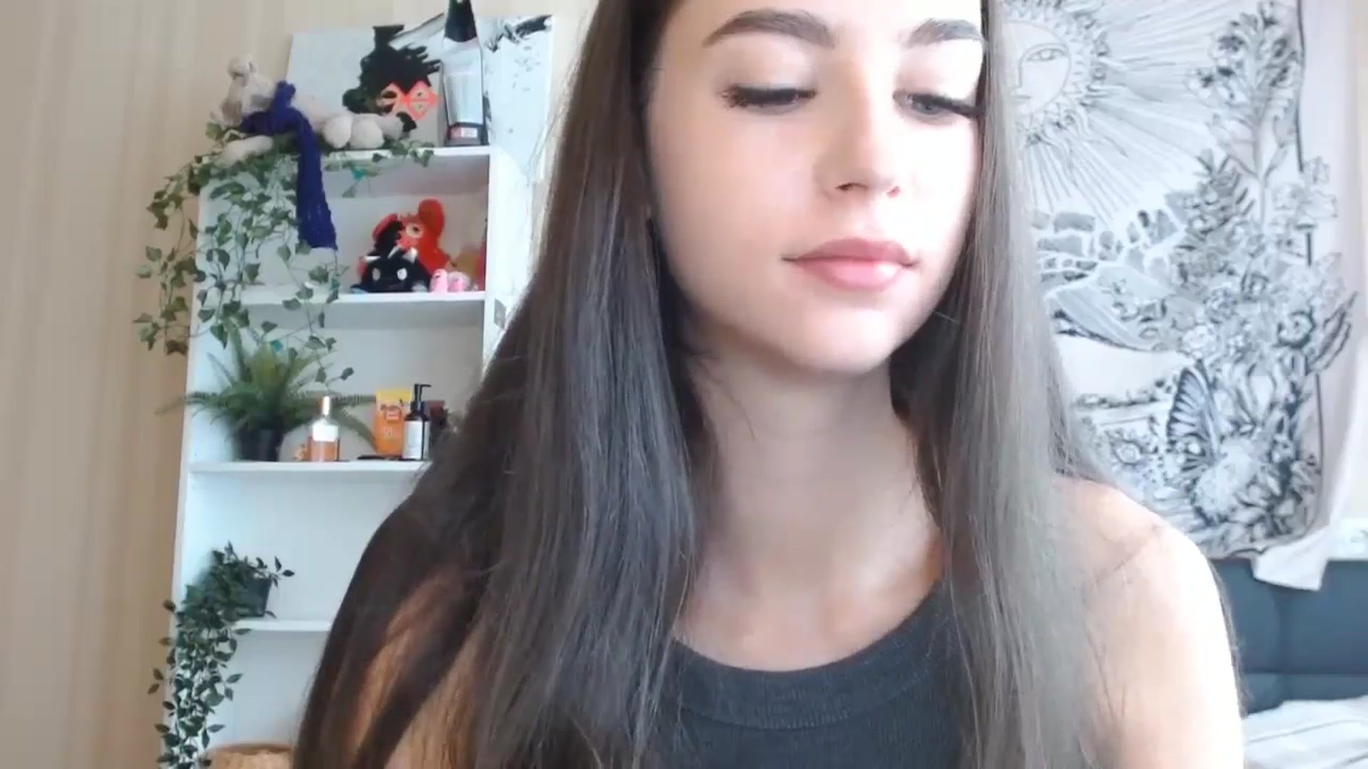 Gallery image thumbnail from ElsieF_'s myfreecams stream on, 10/06/2024, 06:37 image 20 of 20