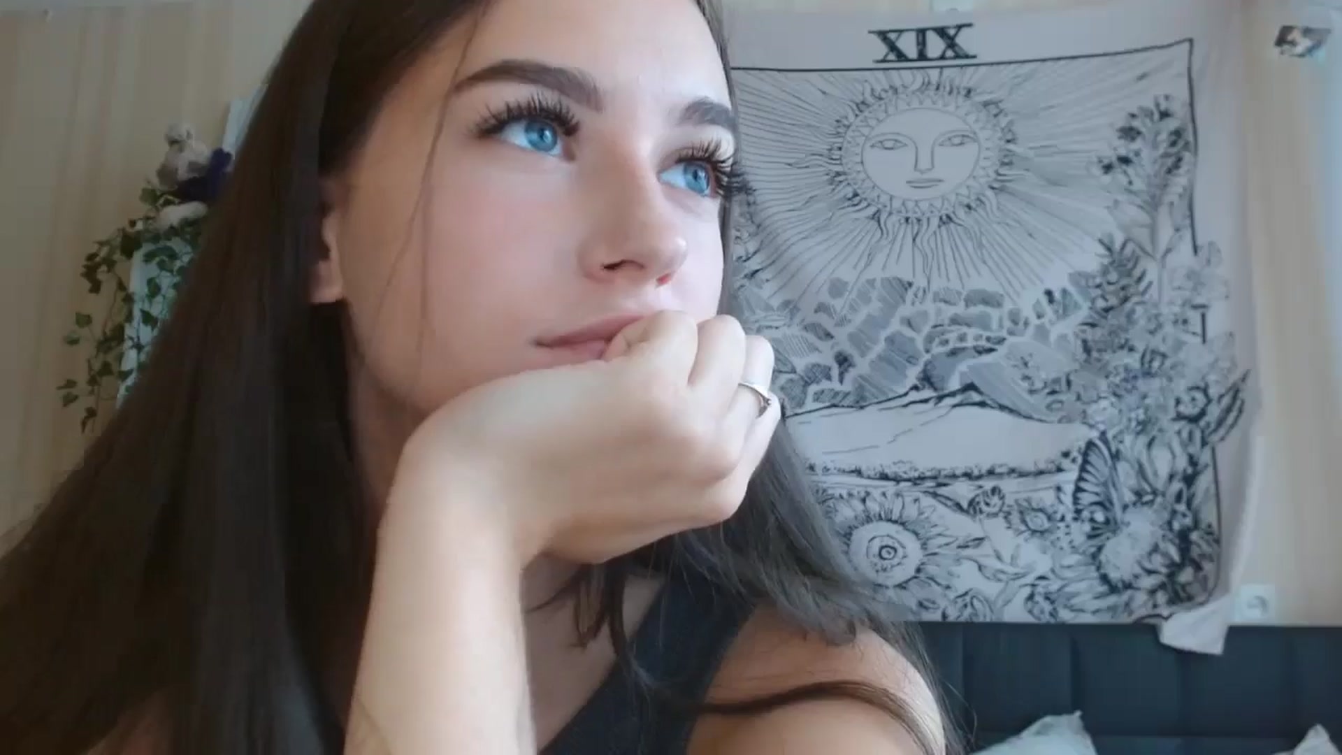 Gallery image thumbnail from ElsieF_'s myfreecams stream on, 10/06/2024, 08:32 image 3 of 20