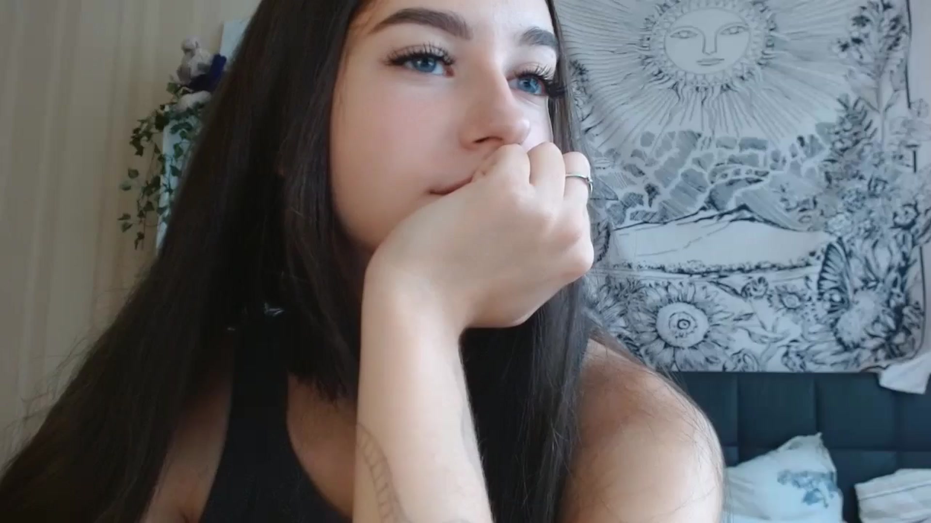 Gallery image thumbnail from ElsieF_'s myfreecams stream on, 10/06/2024, 08:32 image 11 of 20