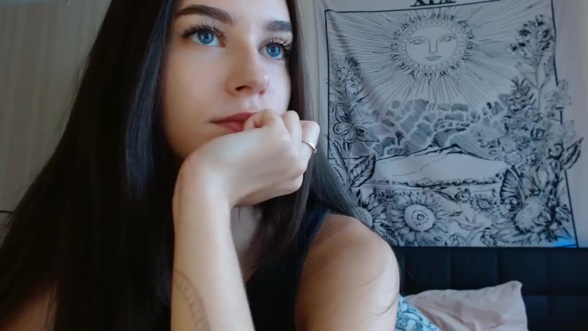Gallery image thumbnail from ElsieF_'s myfreecams stream on, 10/25/2024, 05:24 image 19 of 20