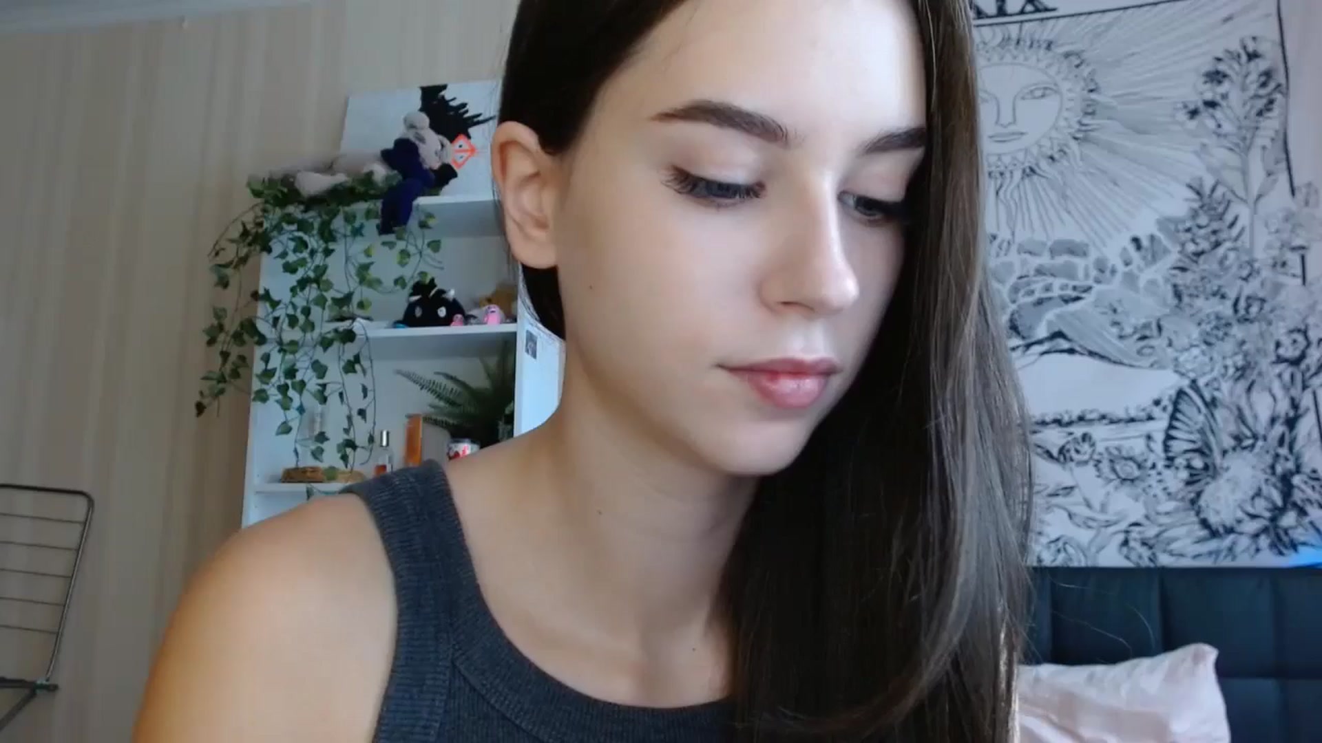 Gallery image thumbnail from ElsieF_'s myfreecams stream on, 10/25/2024, 06:26 image 13 of 20