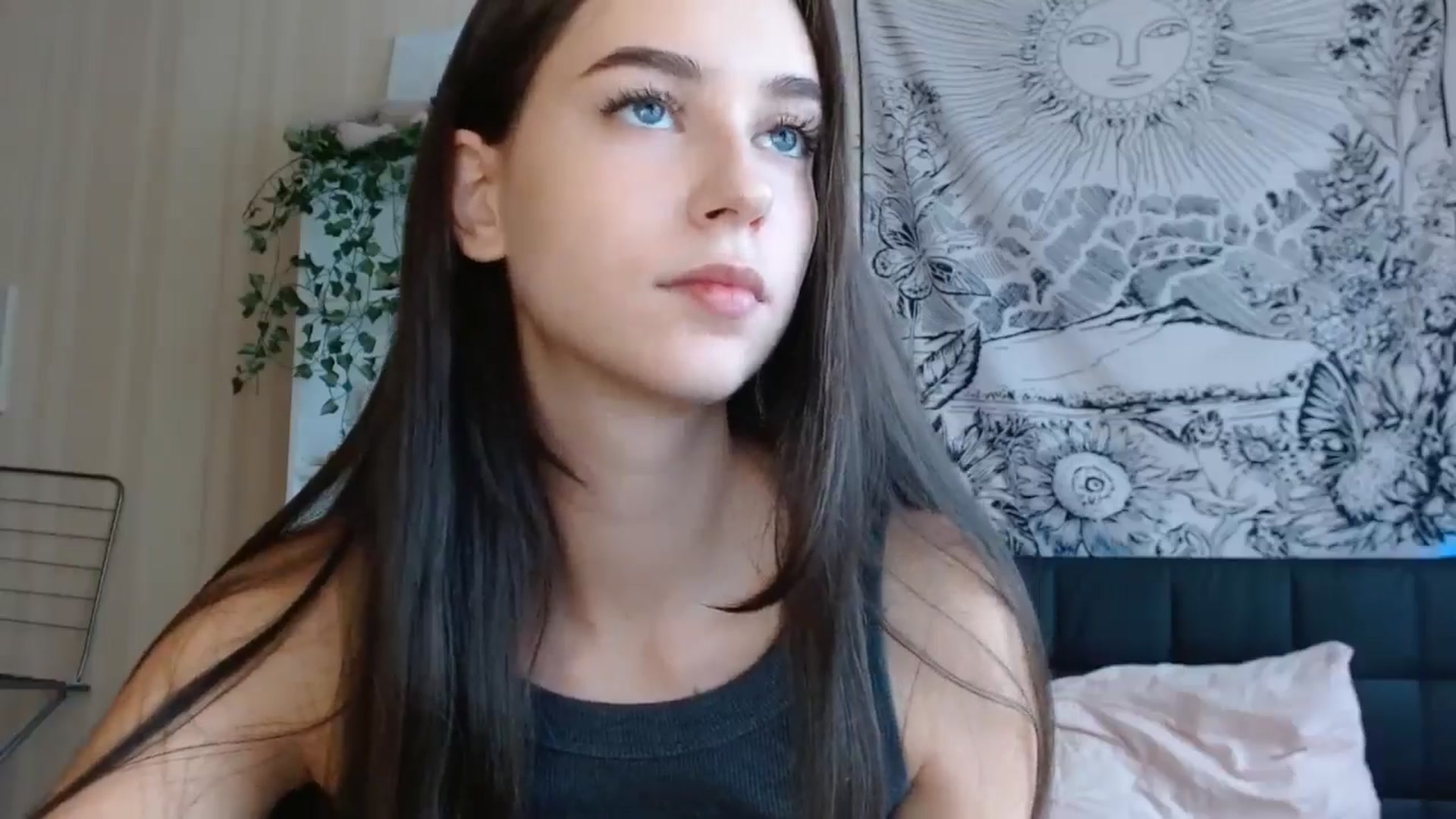Gallery image thumbnail from ElsieF_'s myfreecams stream on, 10/25/2024, 06:26 image 3 of 20
