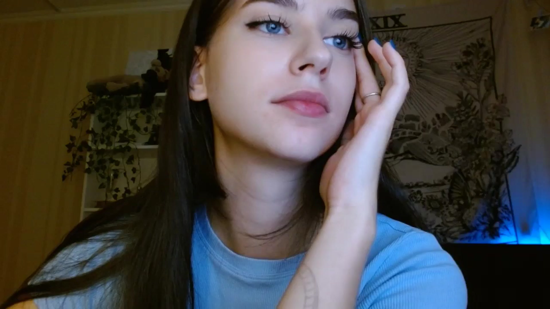 Gallery image thumbnail from ElsieF_'s myfreecams stream on, 10/28/2024, 18:38 image 7 of 20