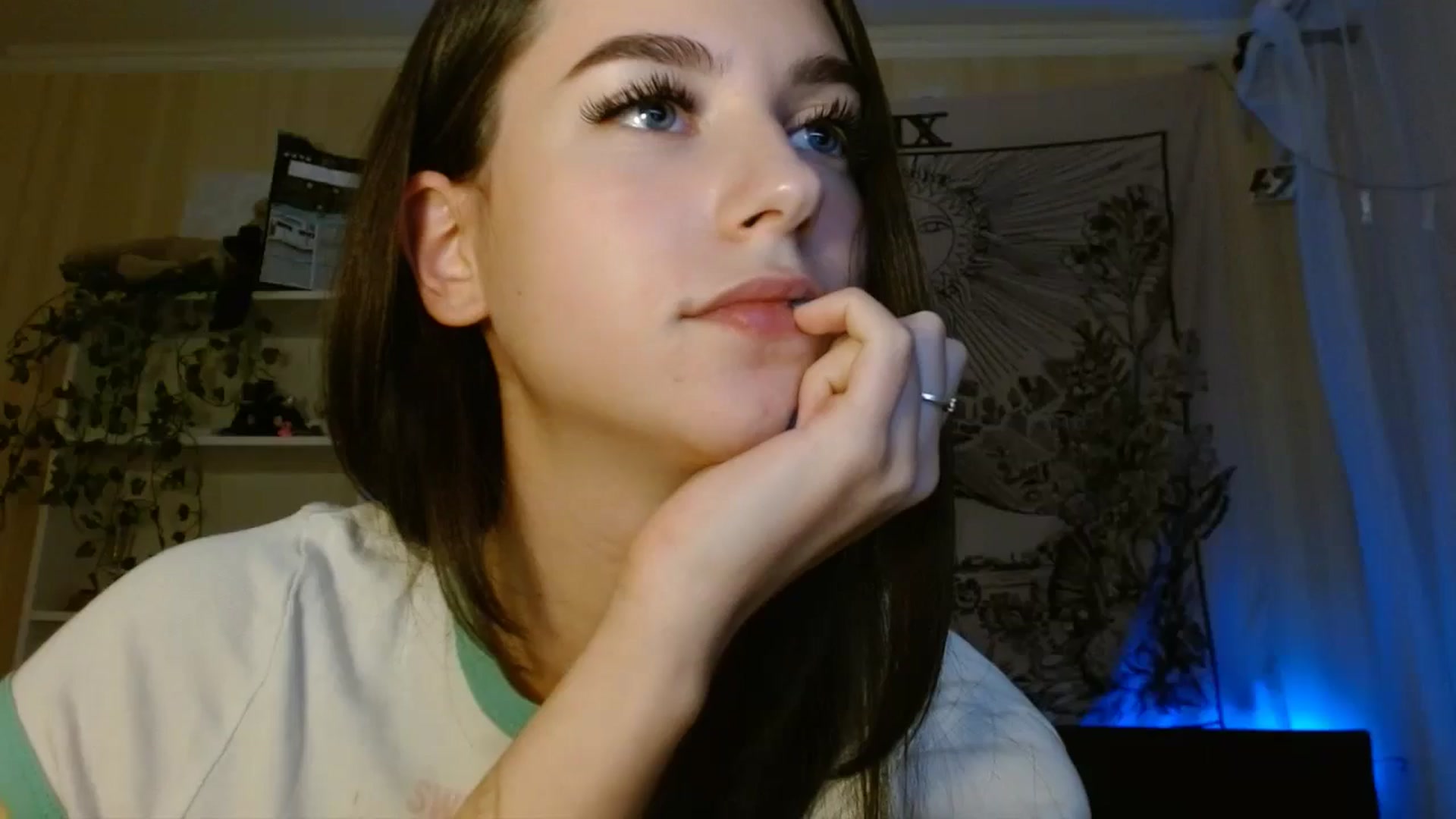 Gallery image thumbnail from ElsieF_'s myfreecams stream on, 11/02/2024, 18:38 image 5 of 20