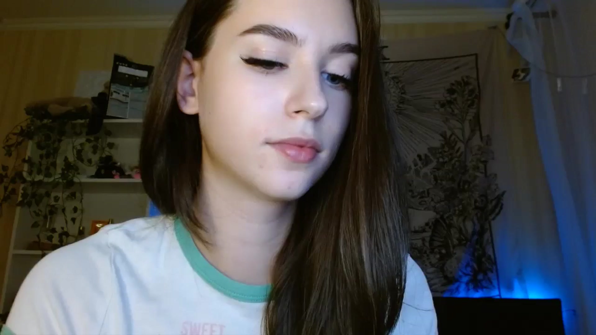 Gallery image thumbnail from ElsieF_'s myfreecams stream on, 11/02/2024, 18:38 image 10 of 20
