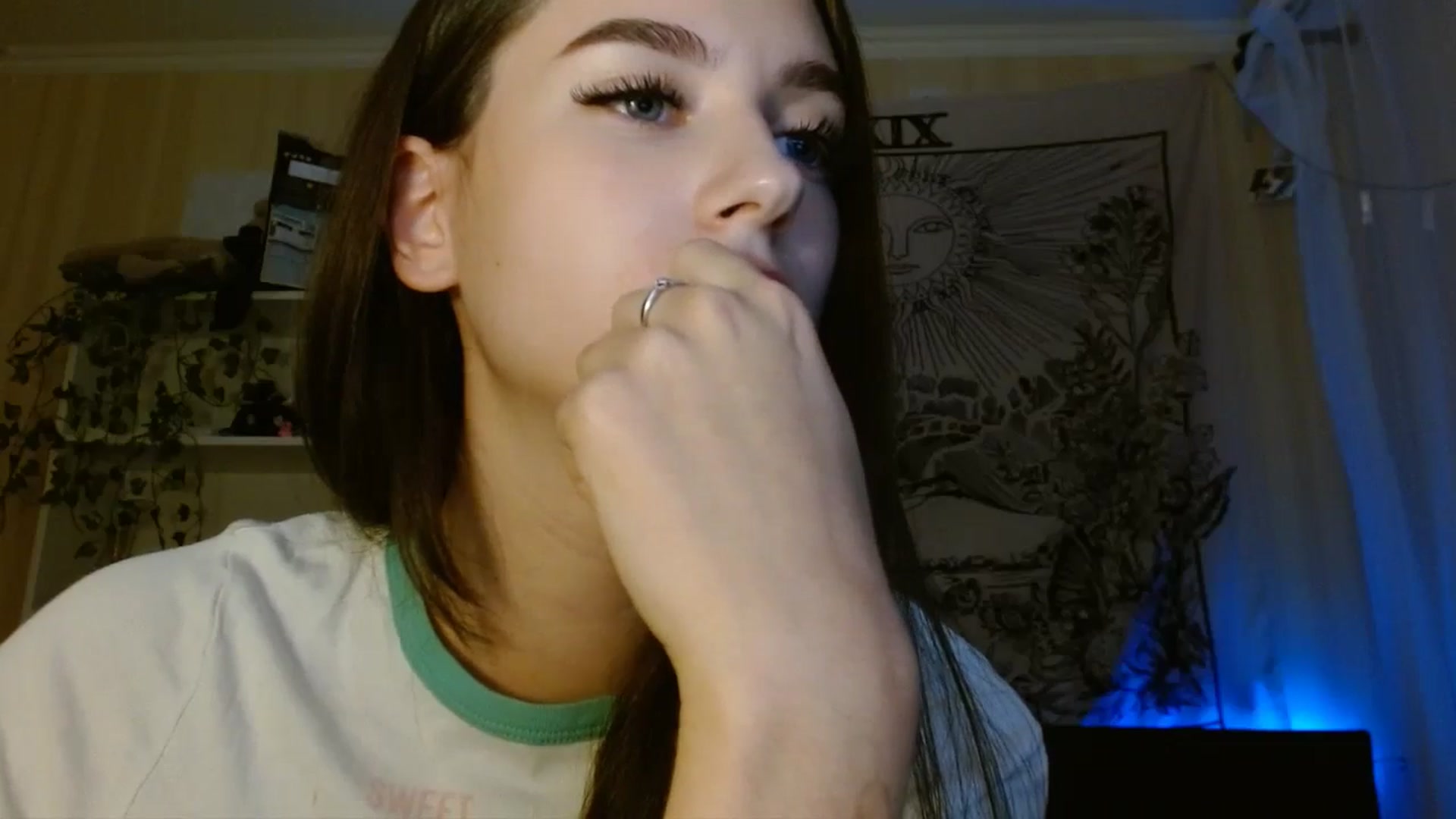 Gallery image thumbnail from ElsieF_'s myfreecams stream on, 11/02/2024, 18:38 image 4 of 20