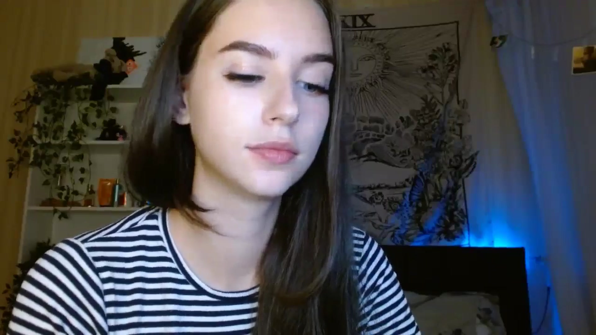 Gallery image thumbnail from ElsieF_'s myfreecams stream on, 11/09/2024, 17:32 image 5 of 20