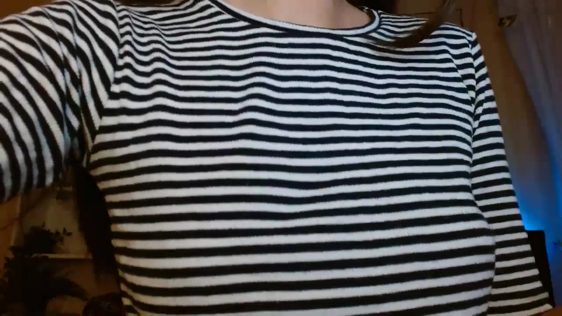 Gallery image thumbnail from ElsieF_'s myfreecams stream on, 11/09/2024, 17:32 image 11 of 20