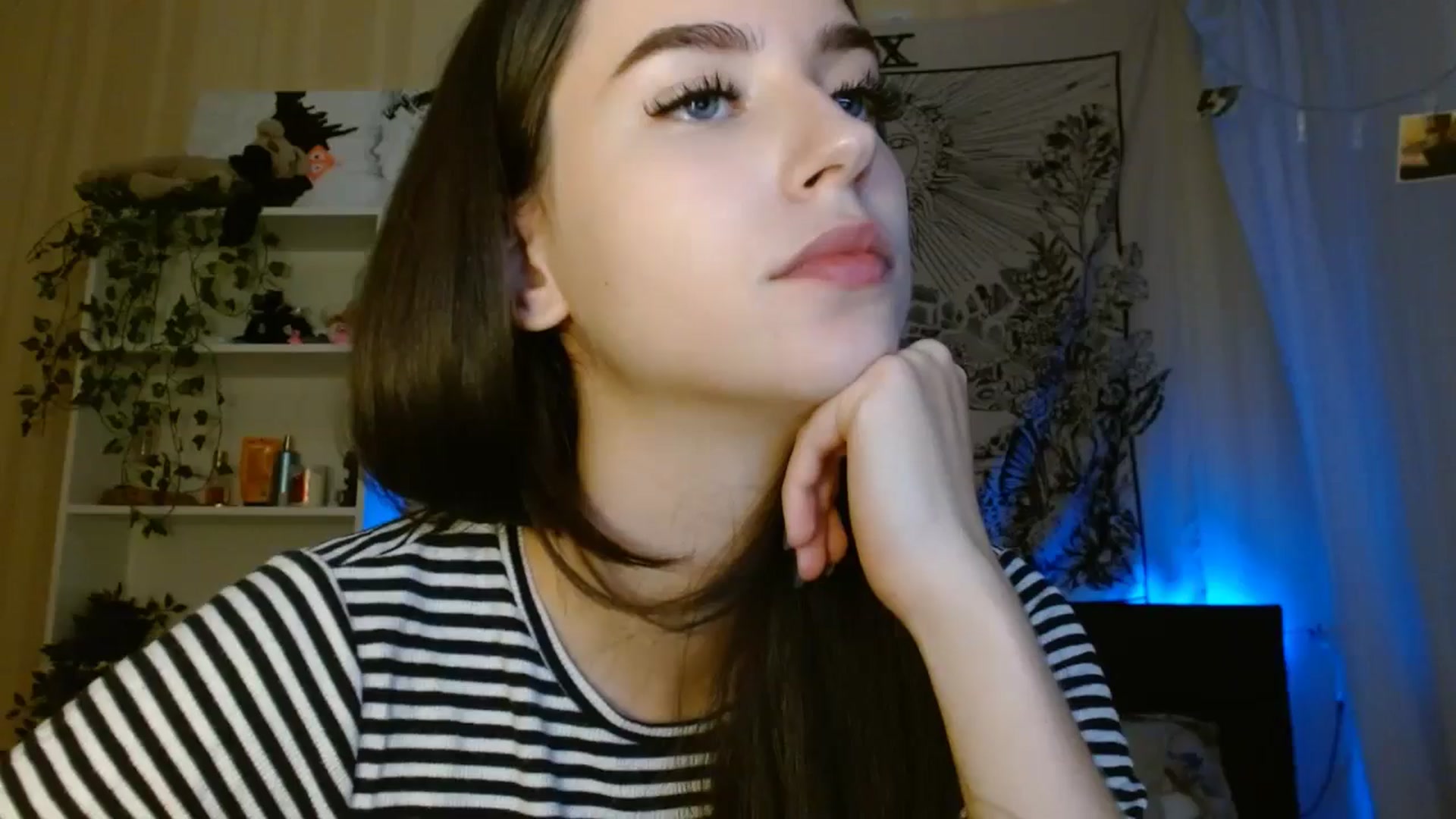Gallery image thumbnail from ElsieF_'s myfreecams stream on, 11/09/2024, 17:32 image 1 of 20