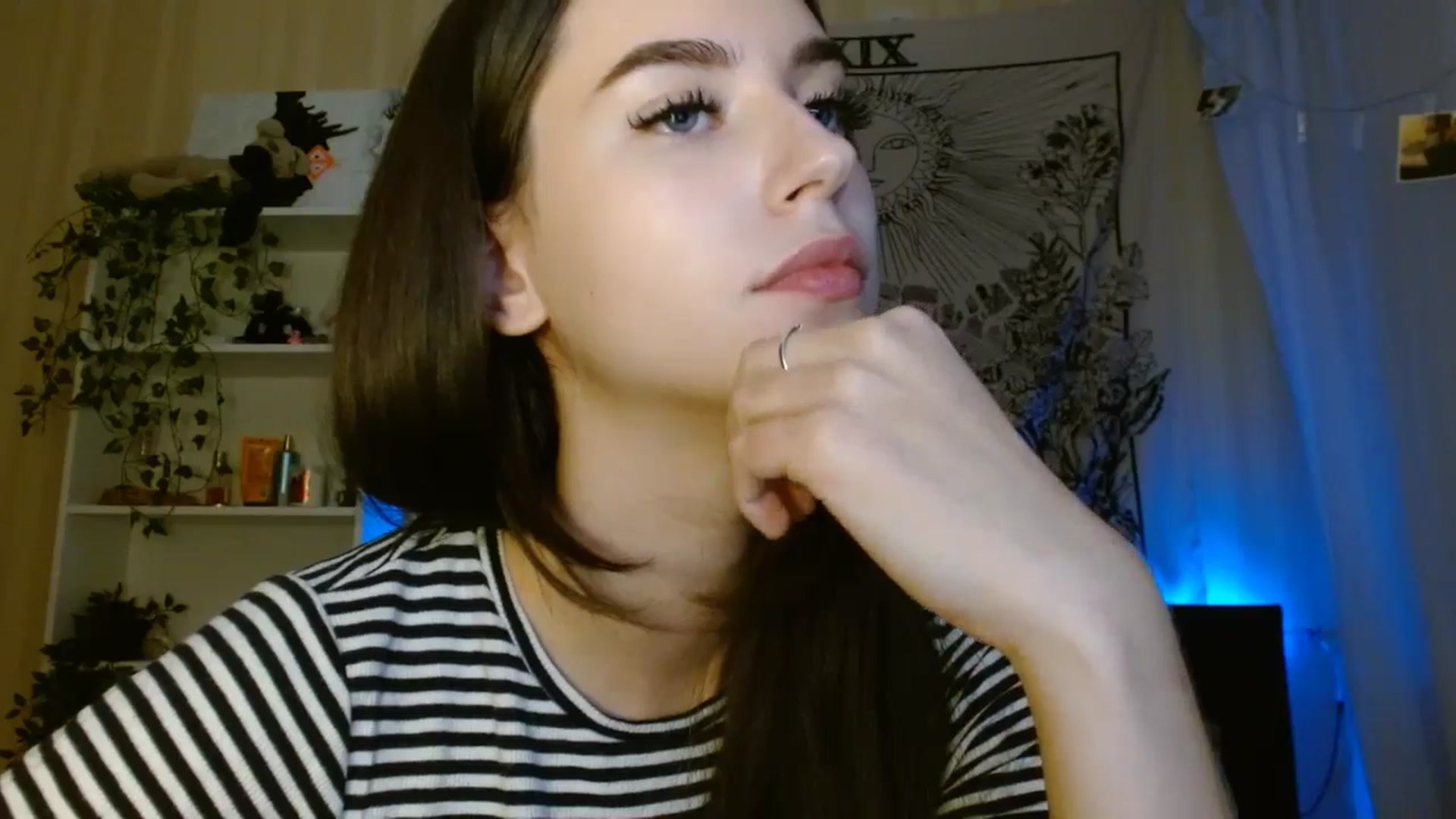 Gallery image thumbnail from ElsieF_'s myfreecams stream on, 11/09/2024, 17:32 image 2 of 20