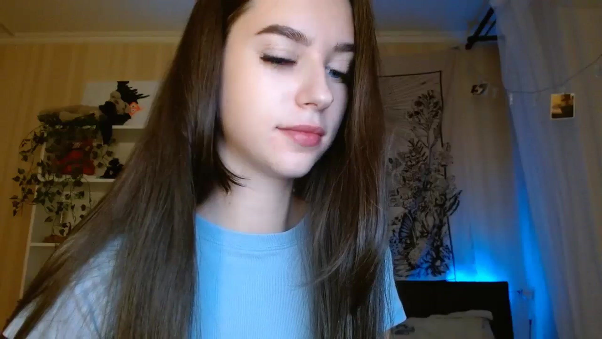 Gallery image thumbnail from ElsieF_'s myfreecams stream on, 11/10/2024, 20:27 image 12 of 20
