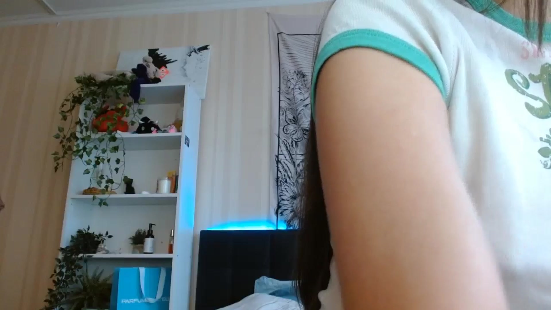 Gallery image thumbnail from ElsieF_'s myfreecams stream on, 11/22/2024, 08:03 image 14 of 20