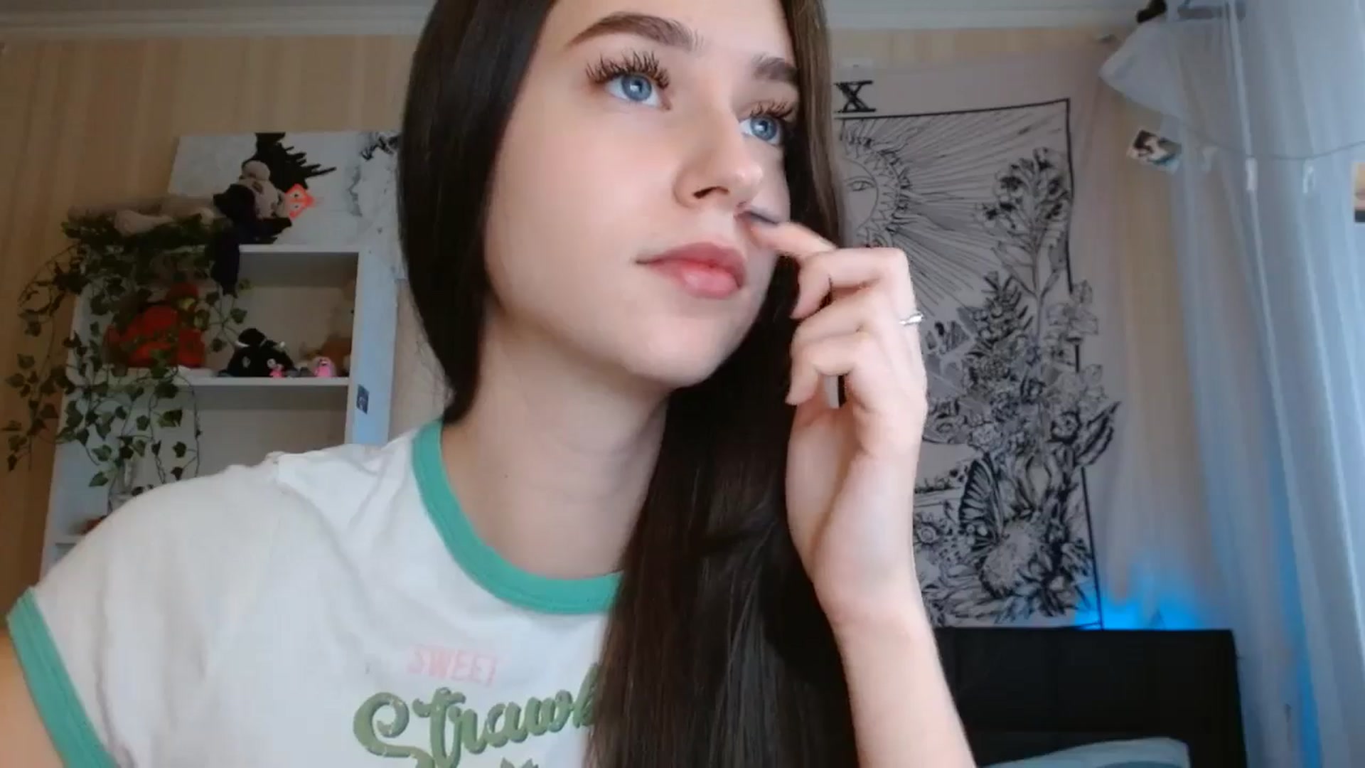 Gallery image thumbnail from ElsieF_'s myfreecams stream on, 11/22/2024, 08:22 image 15 of 20