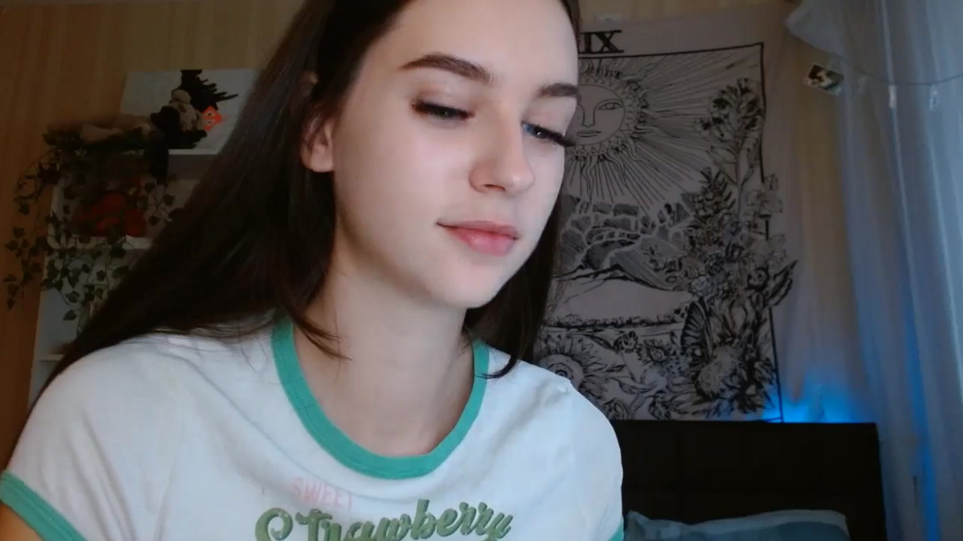 Gallery image thumbnail from ElsieF_'s myfreecams stream on, 11/22/2024, 09:17 image 16 of 20