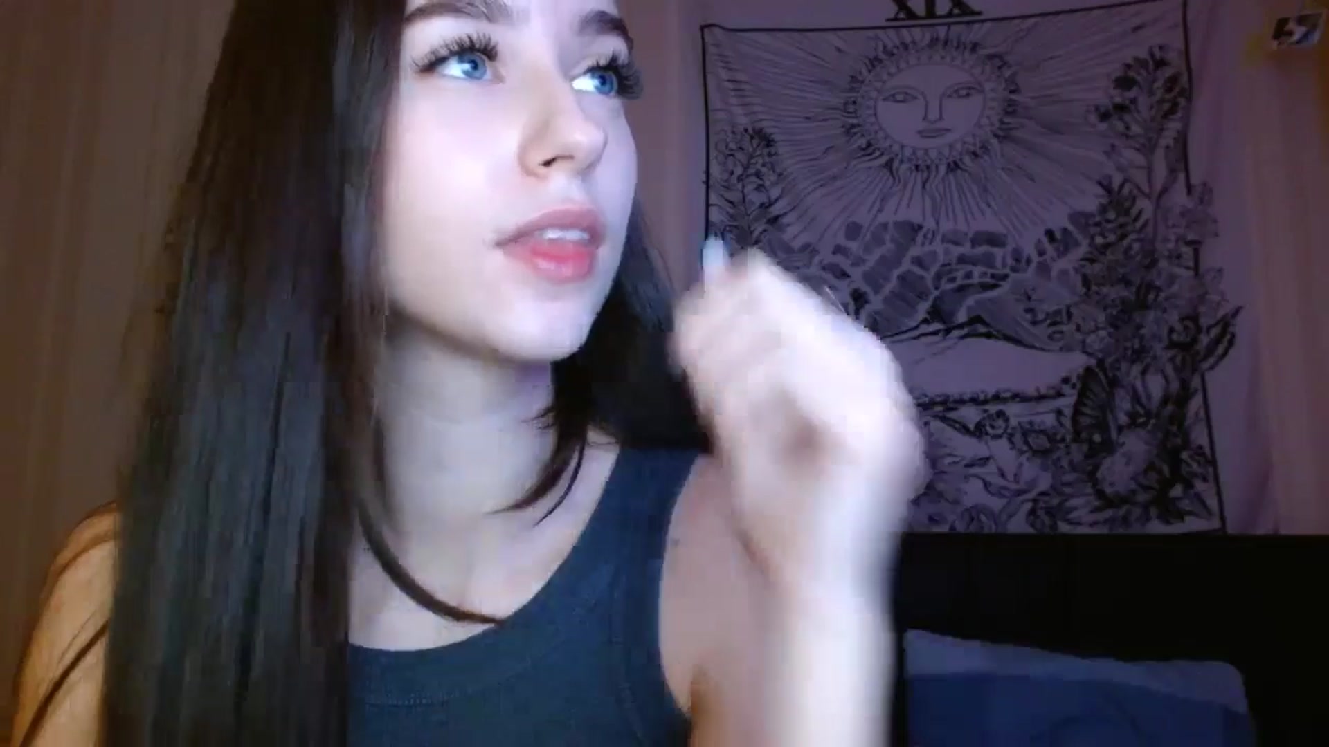 Gallery image thumbnail from ElsieF_'s myfreecams stream on, 12/01/2024, 19:21 image 7 of 20