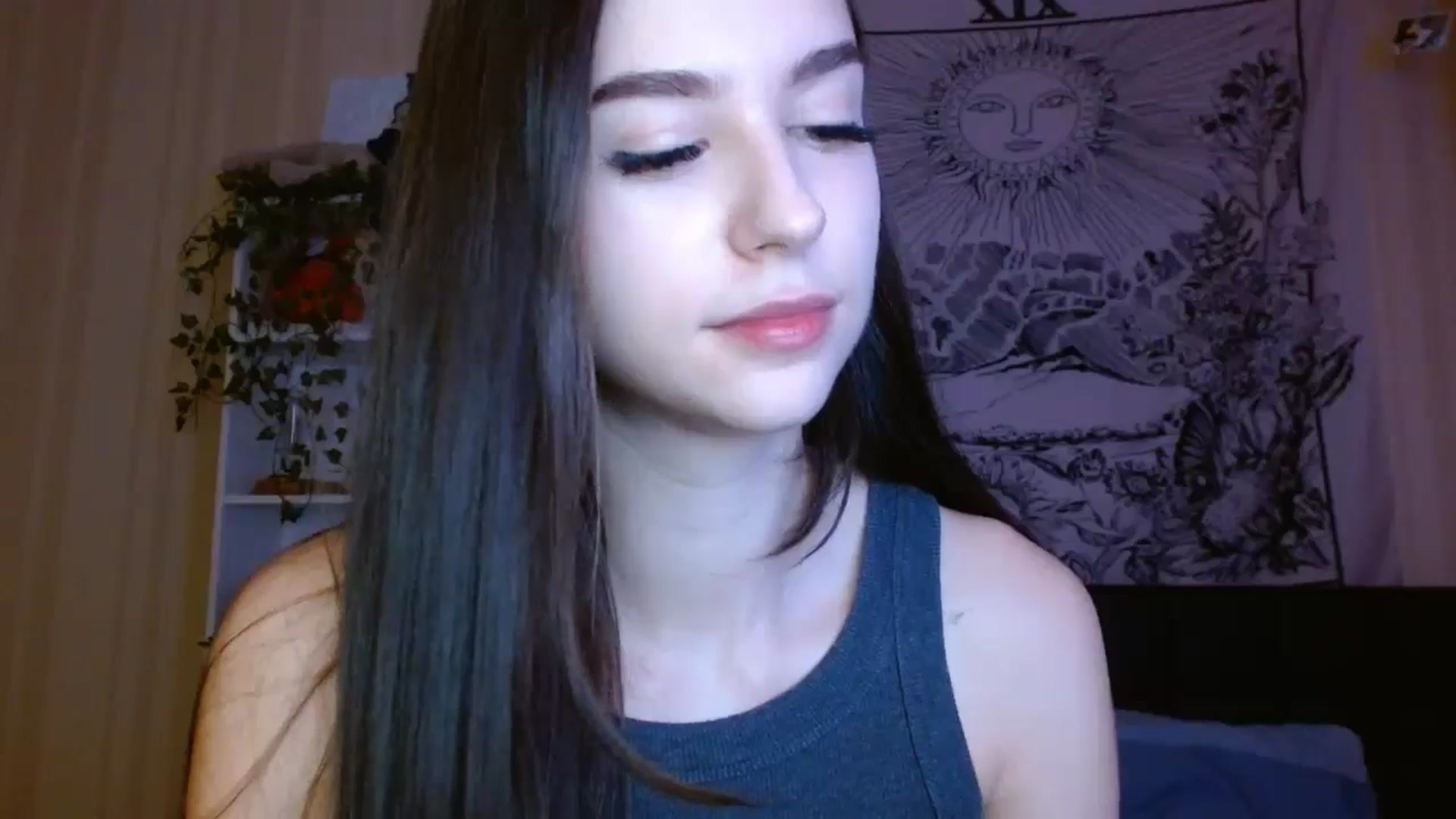 Gallery image thumbnail from ElsieF_'s myfreecams stream on, 12/01/2024, 19:21 image 8 of 20