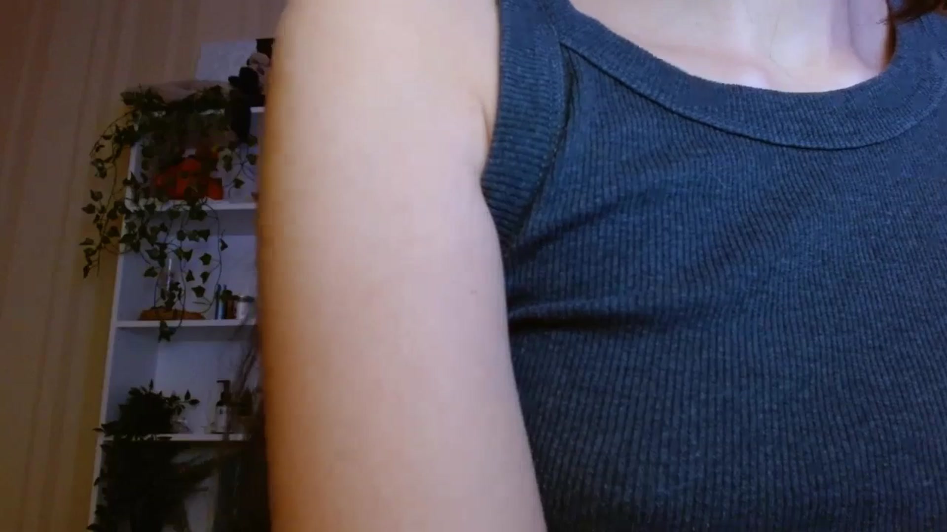 Gallery image thumbnail from ElsieF_'s myfreecams stream on, 12/01/2024, 19:21 image 15 of 20