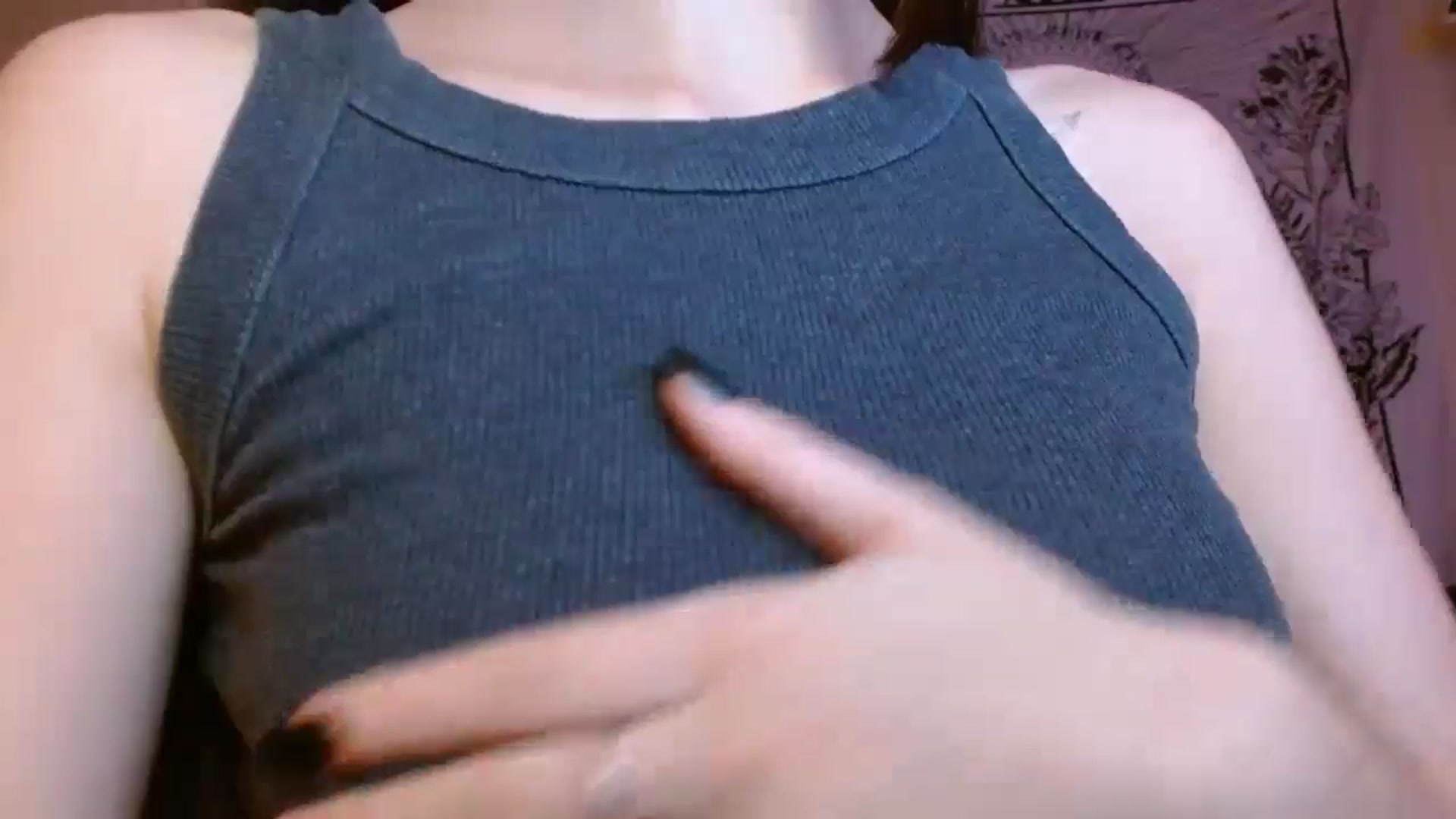 Gallery image thumbnail from ElsieF_'s myfreecams stream on, 12/01/2024, 19:21 image 16 of 20